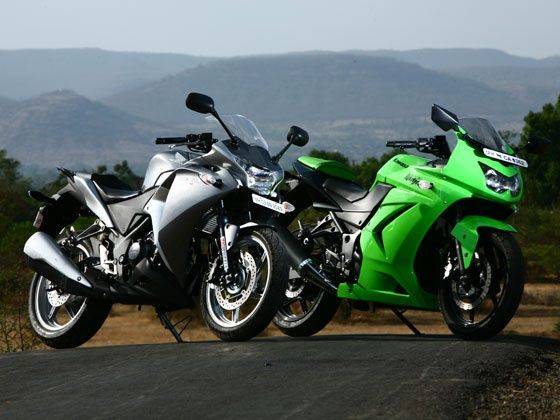 Kawasaki ninja 250r vs honda cbr 250 #7