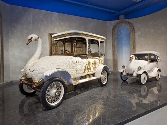 Swan Car and Cygnet Swan Car and Cygnet