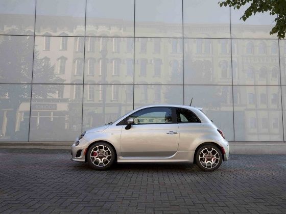 Fiat 500 Turbo side view Fiat 500 Turbo side view