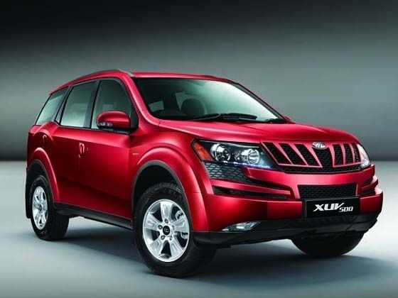 Mahindra XUV 5OO closes Mahindra XUV 5OO closes
