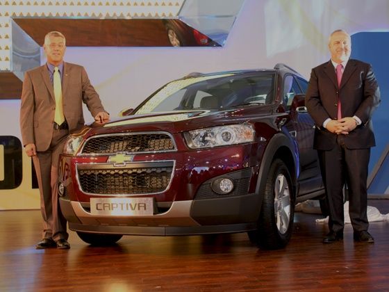 New Chevrolet Captiva unveiled at Delhi Auto Expo 2012 New Chevrolet Captiva unveiled at Delhi Auto Expo 2012