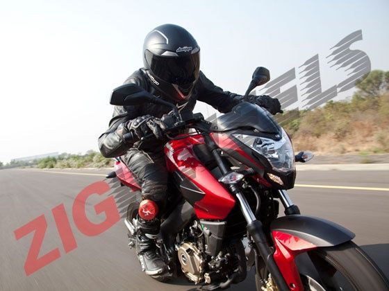 The Pulsar 200 NS comes in with 23.52PS on tap at 9500 rpm and makes 18.3Nm of torque at 8000 rpm