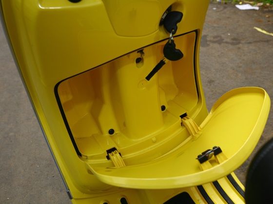 2012-scooter-comparo-vespa.jpg 2012-scooter-comparo-vespa.jpg