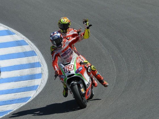 nicky-hayden-valentino-rossi-2012laguna-seca-usgrandprix-29072012