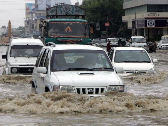 Driving through puddles and waterlogged roads Driving through puddles and waterlogged roads