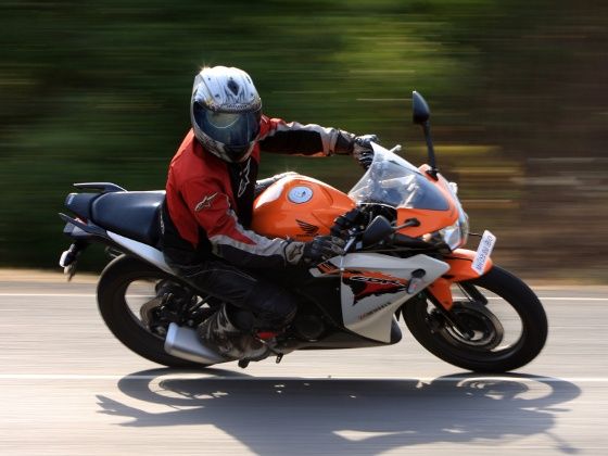 Honda CBR150R riding Honda CBR150R riding