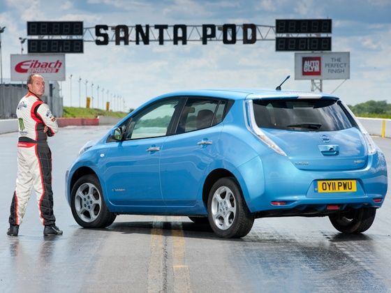 Nissan Leaf to reverse into the record books Nissan Leaf to reverse into the record books
