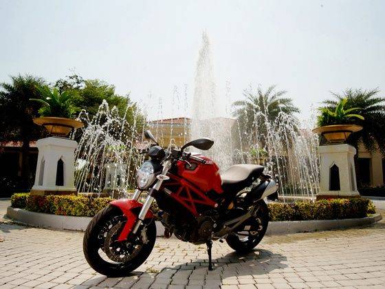 Ducati-monster-795-static