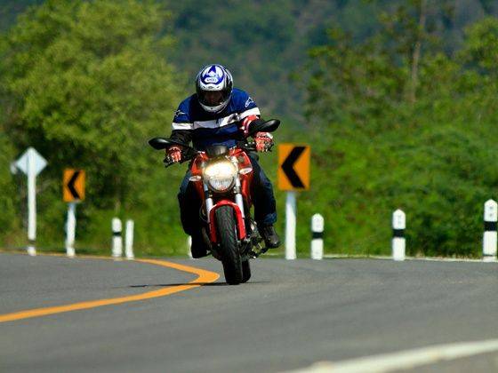 Ducati-monster-795-action