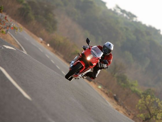 Cometgt250-Action-1m.jpg Cometgt250-Action-1m.jpg