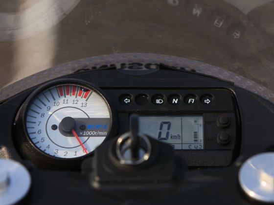 Cometgt250-Details-speedo.jpg Cometgt250-Details-speedo.jpg