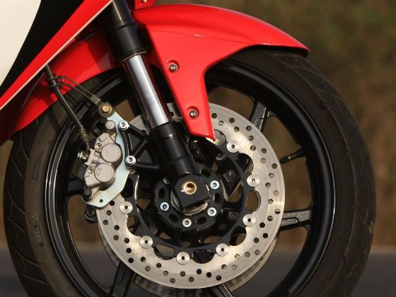 Cometgt250-Details-1m.jpg Cometgt250-Details-1m.jpg