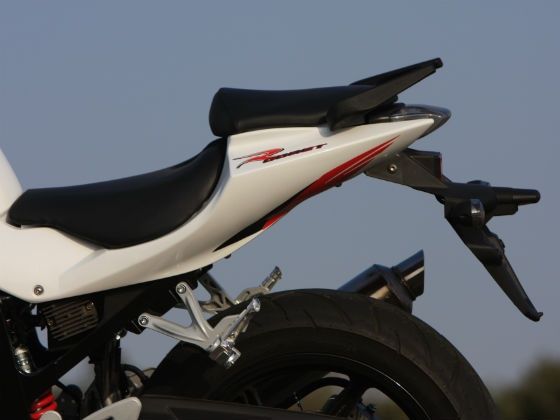 CometGT250-Details-seat.jpg CometGT250-Details-seat.jpg