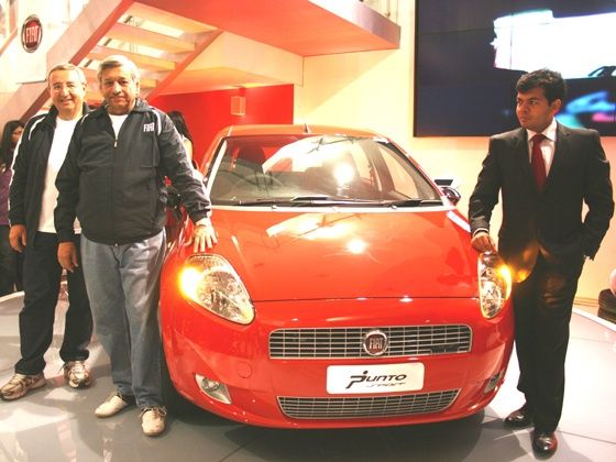 Fiat launches Punto Sport model at its new Caffe in Pune Fiat launches Punto Sport model at its new Caffe in Pune