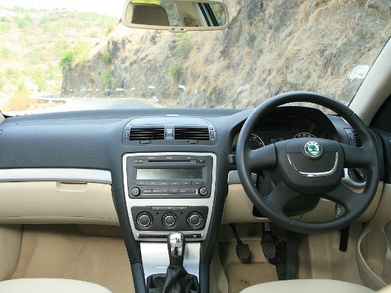 Skoda Laura interior