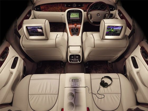 In-car entertainment system In-car entertainment system