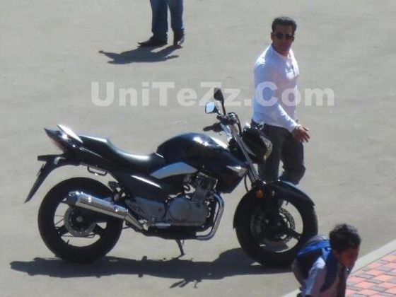 Salman Khan standing beside the Suzuki GW250 Salman Khan standing beside the Suzuki GW250