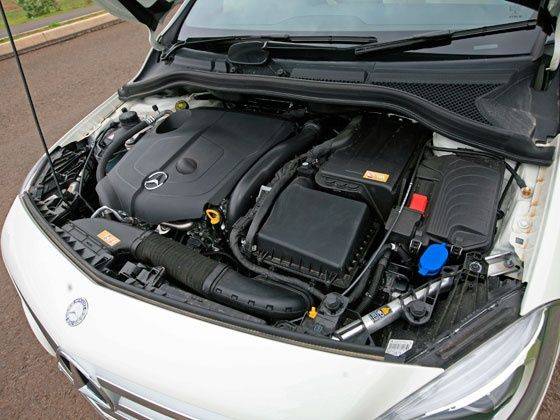 Mercedes B-Class Engine bay Mercedes B-Class Engine bay