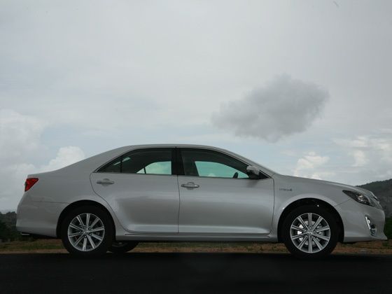 Toyota Camry Hybrid side profile Toyota Camry Hybrid side profile