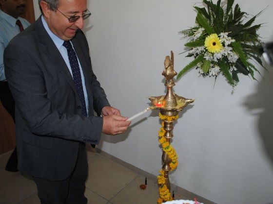 Enrico Antanasio, MD of Fiat Group India inaugurating the centre Enrico Antanasio, MD of Fiat Group India inaugurating the centre