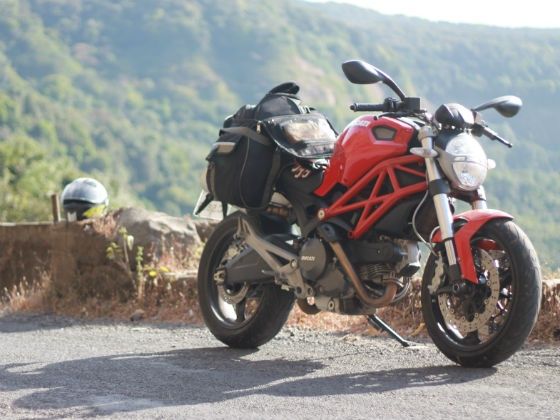 The Monster 795 with the Viaterra touring bag The Monster 795 with the Viaterra touring bag
