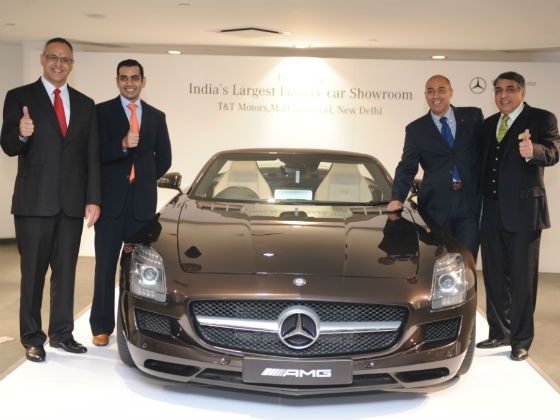 Mercedes and dealer officials posing with the SLS AMG Mercedes and dealer officials posing with the SLS AMG