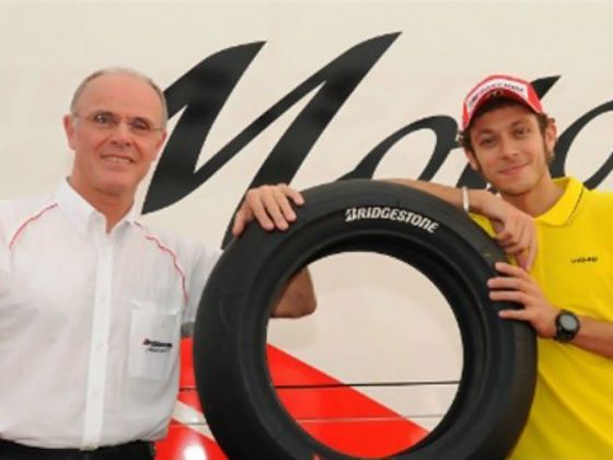(L-R)Franco Annunziato, CEO of Bridgestone
Europe and Valentino Rossi