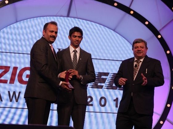 Renault India Executive Director Sumit Sawhney accepts Readers Choice Award for Duster Renault India Executive Director Sumit Sawhney accepts Readers Choice Award for Duster