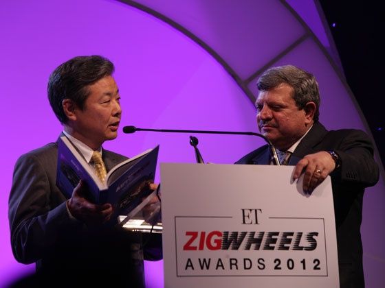 Toyota Kirloskar Motors Ltd. Managing Director Hiroshi Nakagawa and ZigWheels Editor-in-Chief Adil Jal Darukhanawala Toyota Kirloskar Motors Ltd. Managing Director Hiroshi Nakagawa and ZigWheels Editor-in-Chief Adil Jal Darukhanawala