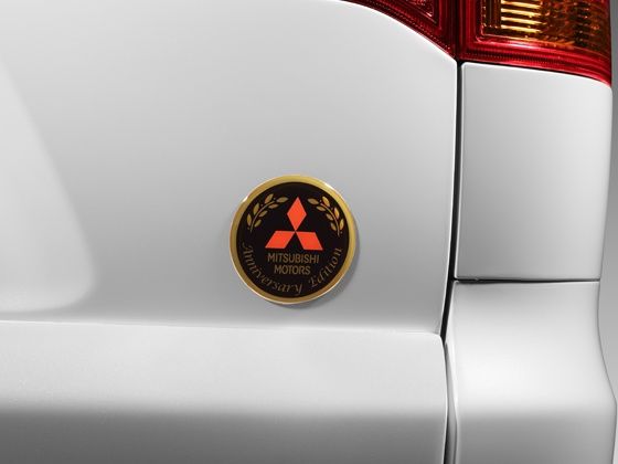 Pajero Sport Anniversary Edition emblem Pajero Sport Anniversary Edition emblem
