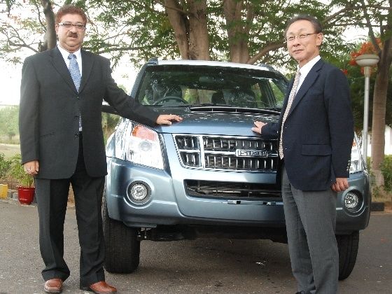 HM MD Uttam Bose with Isuzu Motors India President Takashi Kikuchi HM MD Uttam Bose with Isuzu Motors India President Takashi Kikuchi