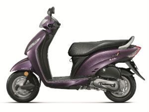 Honda Activa-i studio shot