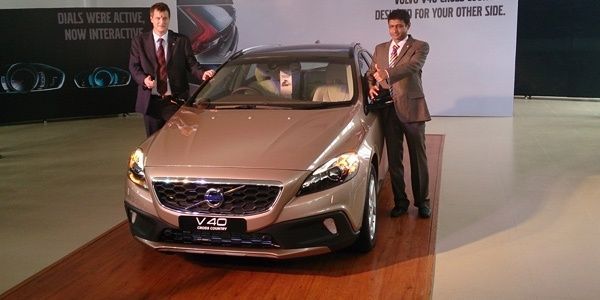 volvo v40 cross country launched