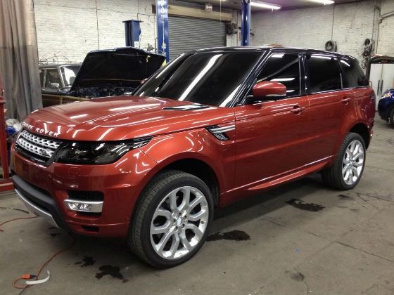 Front shot of 2014 Range Rover Sport Front shot of 2014 Range Rover Sport