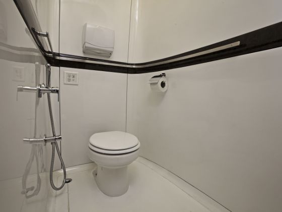 DC Isuzu Lounge bathroom DC Isuzu Lounge bathroom