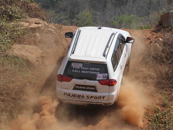 Mitsubishi Pajero Sport offroading Mitsubishi Pajero Sport offroading