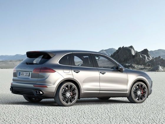 2015 Porsche Cayenne rear