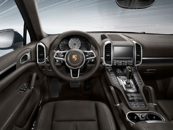 2015 Porsche Cayenne interior