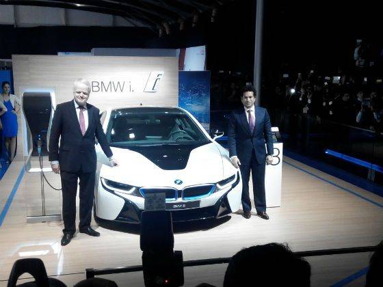 Sachin Tendulkar poses with the i8 at 2014 Auto Expo