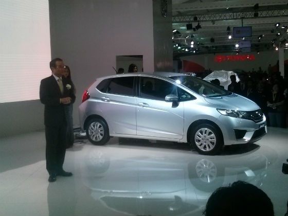 Honda Mobilio unveil at 2014 Auto Expo Honda Mobilio unveil at 2014 Auto Expo