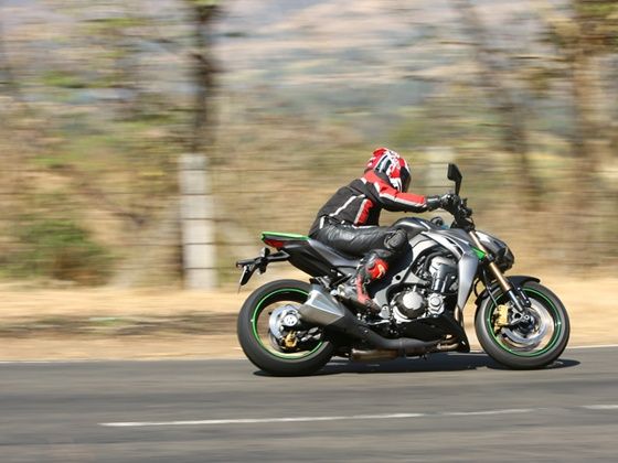 2014 Kawasaki Z1000 side cornering 2014 Kawasaki Z1000 side cornering