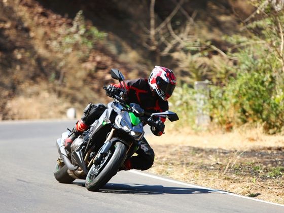 2014 Kawasaki Z1000 cornering 2014 Kawasaki Z1000 cornering