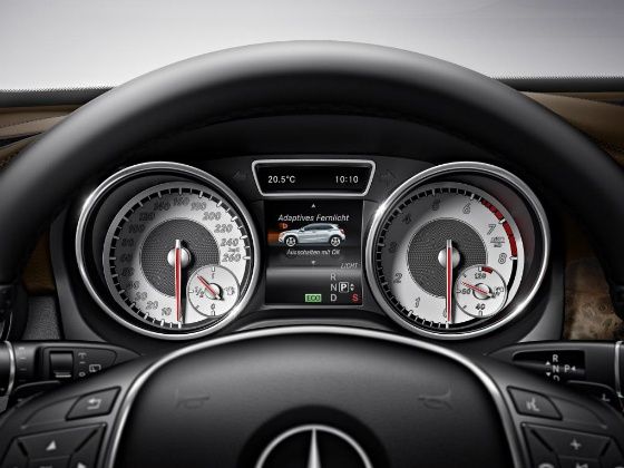 Mercedes-Benz GLA instrument console Mercedes-Benz GLA instrument console