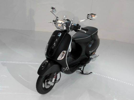 Vespa S in matte black shade Vespa S in matte black shade