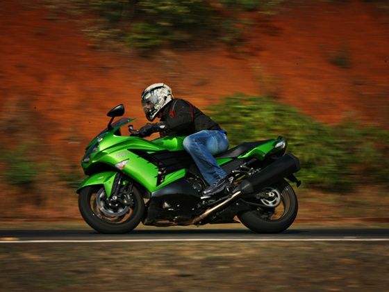 Kawasaki ZX-14R side action shot Kawasaki ZX-14R side action shot