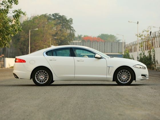 Jaguar XF 2.0 litre side Jaguar XF 2.0 litre side