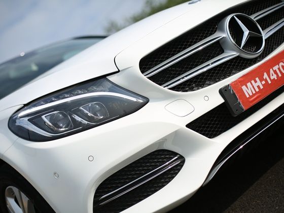 New 2015 Mercedes-Benz C-Class được một khuôn mặt Avantgrade biệt New 2015 Mercedes-Benz C-Class gets a distinct Avantgrade face