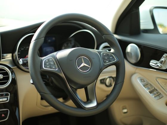 New hệ thống lái điện của 2015 Mercedes-Benz C-Class New electric steering system of the 2015 Mercedes-Benz C-Class