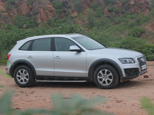 Audi Q5: Side Angle Shot