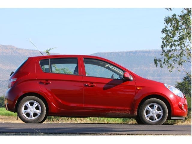 Hyundai i20 Side Shot